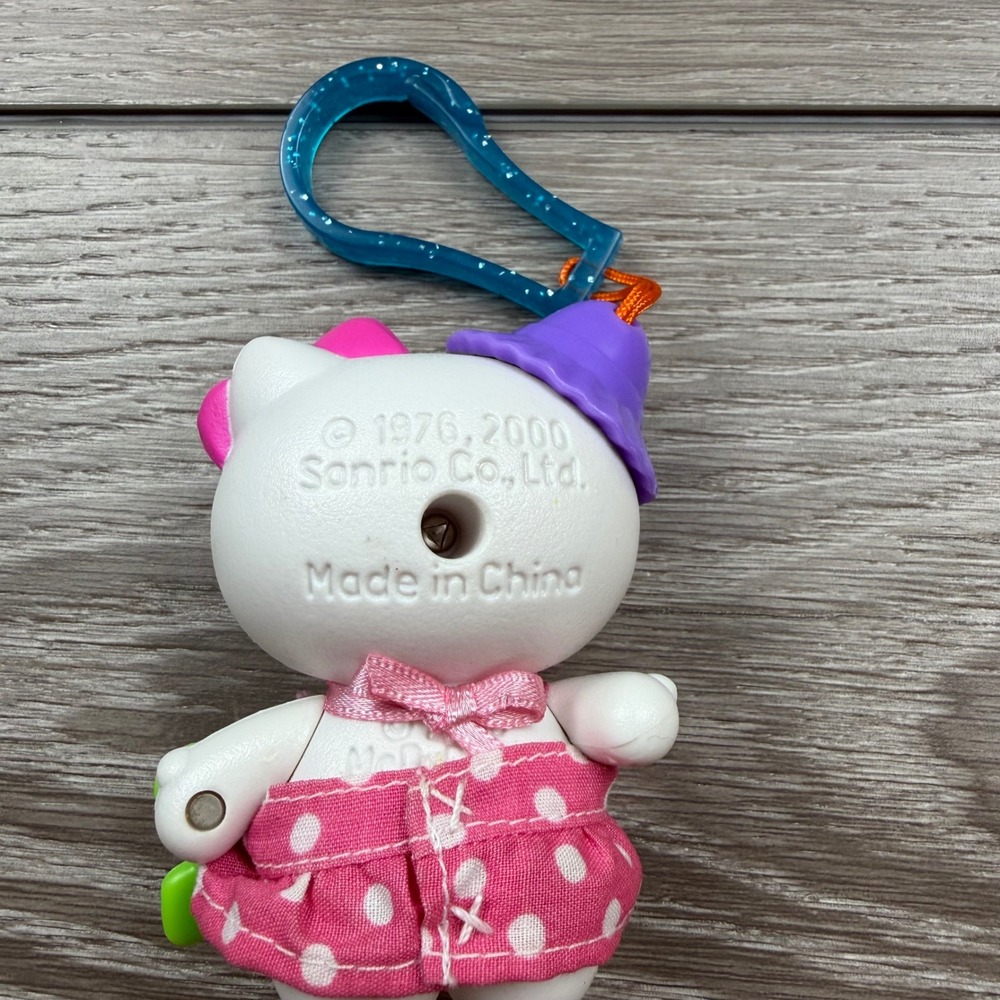 Sanrio Hello Kitty Keychain Vintage 2000 Beach Theme Pink White OS - Picture 4 of 4